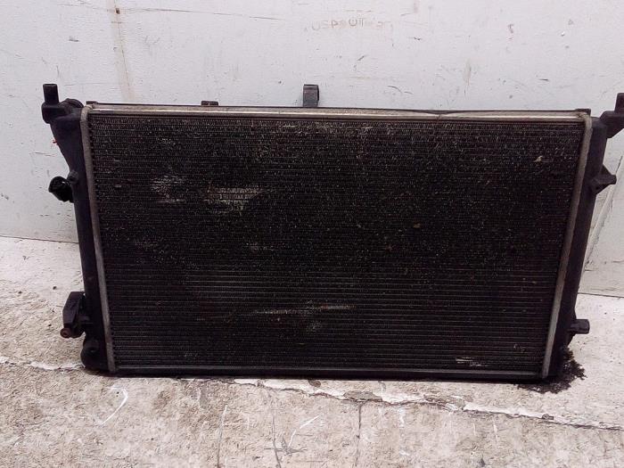 Usagé Radiateur Volkswagen Caddy III (2KA,2KH,2CA,2CH) 2.0 SDI Prix € 79,99 Règlement à la marge proposé par Autodemontage Tegelen