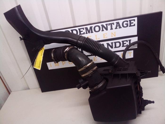 Begagnade Luftfilterhus Opel Corsa E 1.3 CDTi 16V ecoFLEX Pris € 69,98 Marginaltabell erbjuds av Autodemontage Tegelen