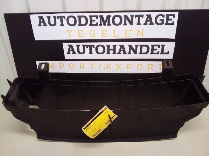 Begagnade Lufttratt BMW 1 serie (E81) 116i 2.0 16V Pris € 29,99 Marginaltabell erbjuds av Autodemontage Tegelen