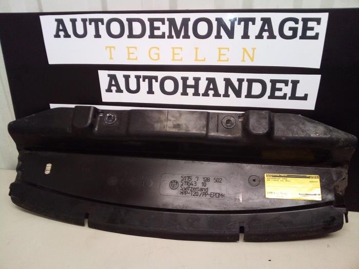 Begagnade Hasplåt BMW 1 serie (E81) 116i 2.0 16V Pris € 34,99 Marginaltabell erbjuds av Autodemontage Tegelen