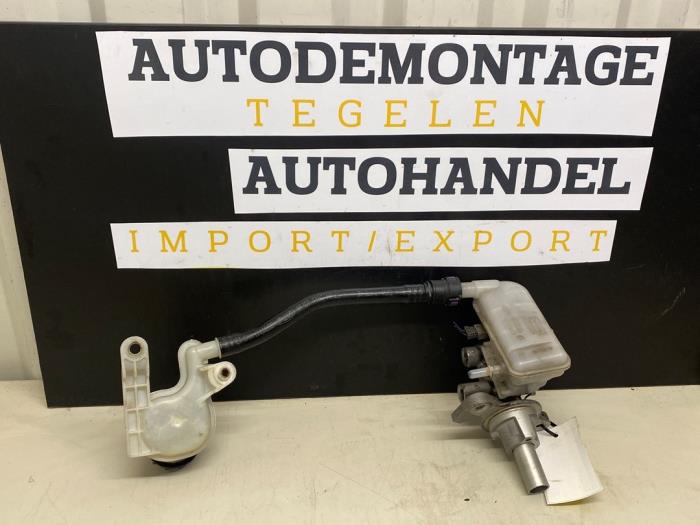 Used Master cylinder Ford Fiesta 6 (JA8) 1.6 TDCi 95 Price € 32,50 Margin scheme offered by Autodemontage Tegelen