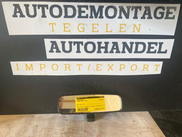 Używane Lusterko wewnetrzne Nissan Note (E11) 1.4 16V Cena € 19,98 Procedura marży oferowane przez Autodemontage Tegelen