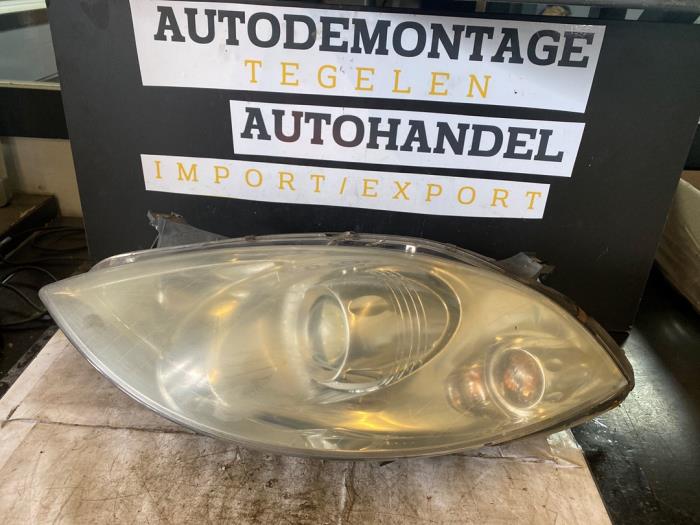 Używane Reflektor lewy Mercedes A (W169) 2.0 A-200 5-Drs. Cena € 54,99 Procedura marży oferowane przez Autodemontage Tegelen