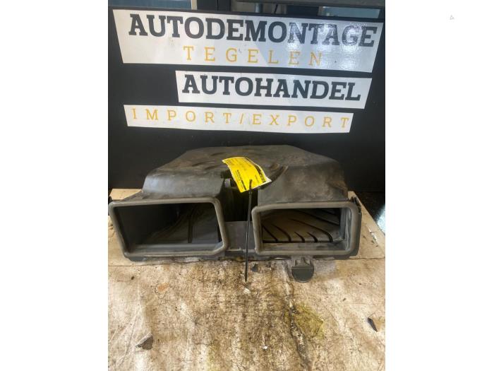 Begagnade Lufttratt Mercedes E (W212) E-220 CDI 16V BlueEfficiency Pris € 34,98 Marginaltabell erbjuds av Autodemontage Tegelen