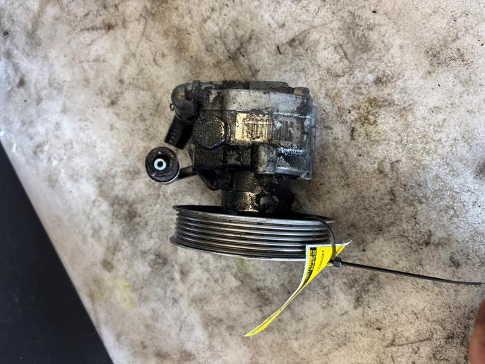 Usagé Pompe de direction Audi A4 Avant (B8) 1.8 TFSI 16V Prix € 29,90 Règlement à la marge proposé par Autodemontage Tegelen