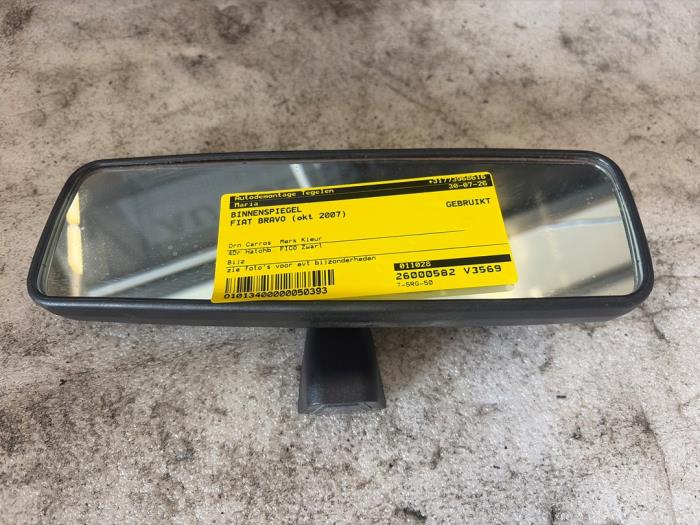 Używane Lusterko wewnetrzne Fiat Bravo (198A) 1.4 16V Cena € 7,95 Procedura marży oferowane przez Autodemontage Tegelen
