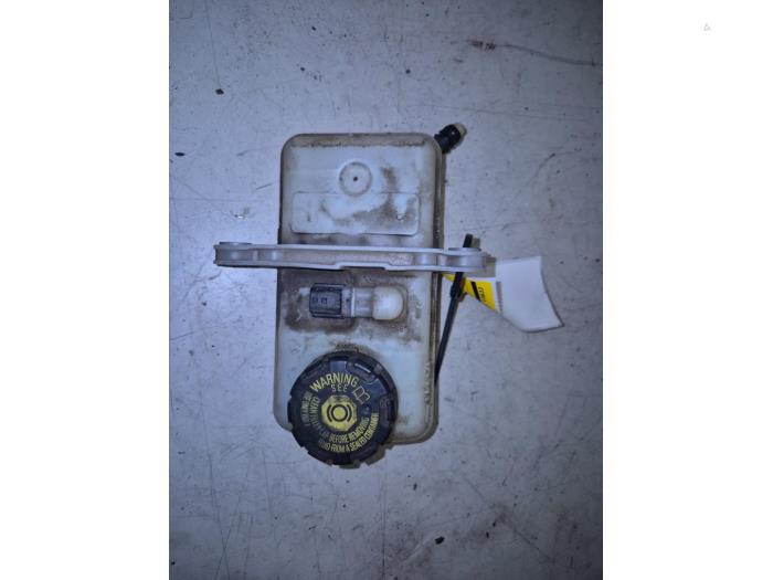 Brake fluid reservoir