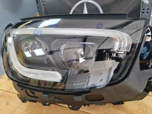Nowe Reflektor prawy Mercedes GLC Coupe (C253) Cena € 786,50 Z VAT oferowane przez De Vogel Auto's B.V.