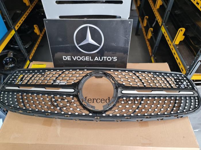 Nowe Grill Mercedes GLC (X253) Cena € 211,75 Z VAT oferowane przez De Vogel Auto's B.V.