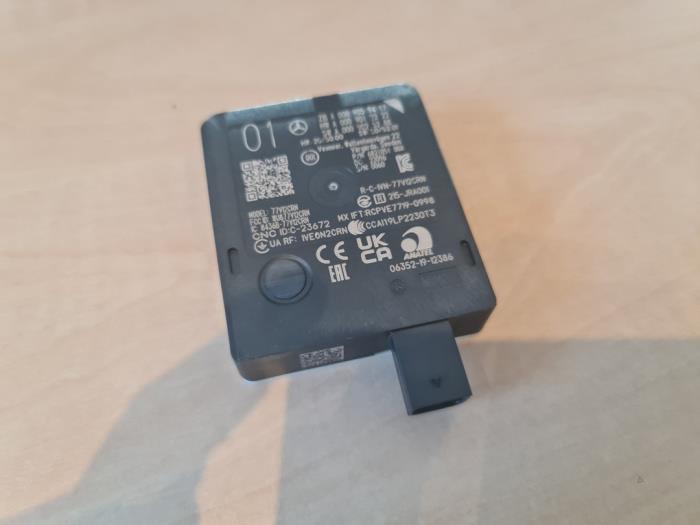 Begagnade Dödvinkelsensor Mercedes C (W206) C-300 2.0 EQ Boost Turbo Pris € 175,00 Marginaltabell erbjuds av De Vogel Auto's B.V.