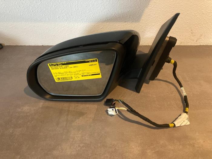 Außenspiegel links van een Mercedes-Benz B (W247)  2021