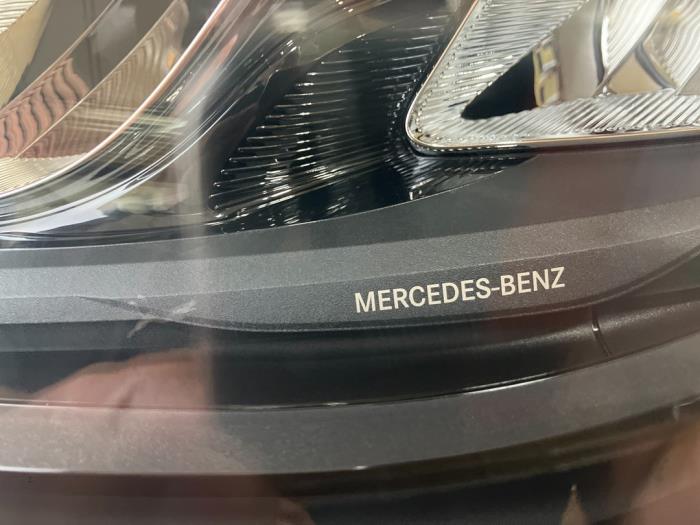 Phare gauche d'un Mercedes-Benz EQE (V295)  2023