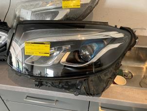 Używane Reflektor lewy Mercedes GLC (X253) Cena € 544,50 Z VAT oferowane przez De Vogel Auto's B.V.