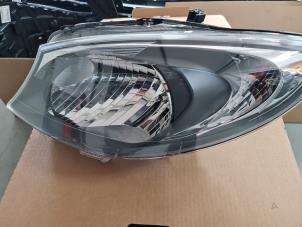 New Headlight, left Mercedes Citan (415.6) Price € 187,55 Inclusive VAT offered by De Vogel Auto's B.V.