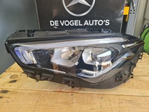 Gebrauchte Scheinwerfer links Mercedes CLA Shooting Brake (118.6) Preis € 786,50 Mit Mehrwertsteuer angeboten von De Vogel Auto's B.V.