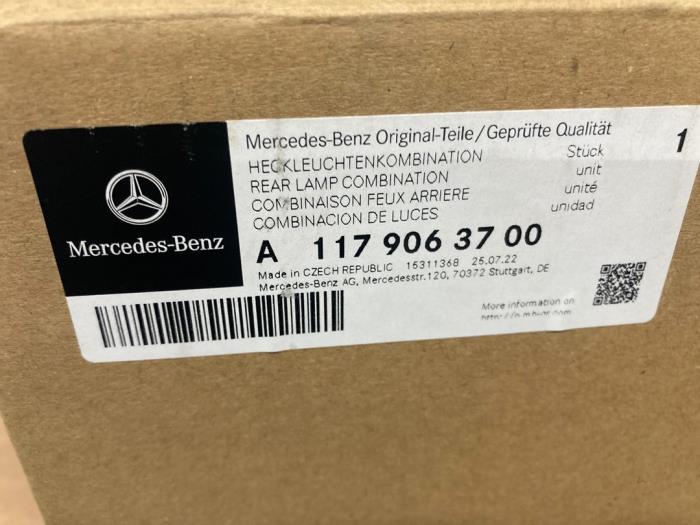 Luz trasera derecha de un Mercedes-Benz CLA Shooting Brake (117.9)  2018