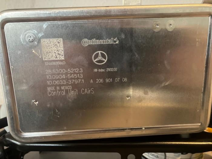 Luftpump (fjädring) från en Mercedes-Benz GLC (X254)  2024