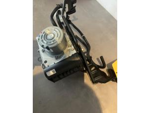 Luftpump (fjädring) från en Mercedes-Benz GLC (X254)  2024