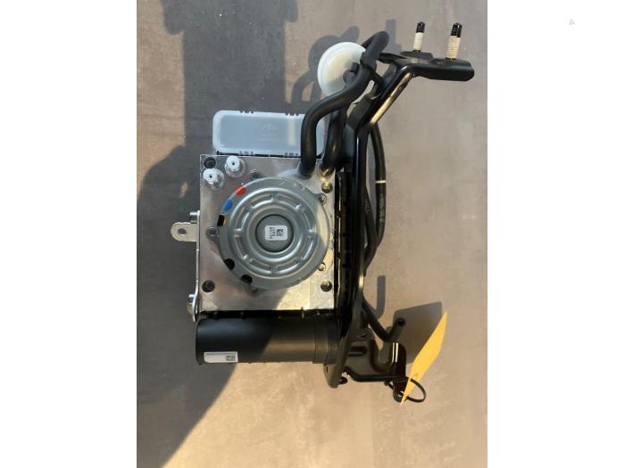 Luftpump (fjädring) från en Mercedes-Benz GLC (X254)  2024