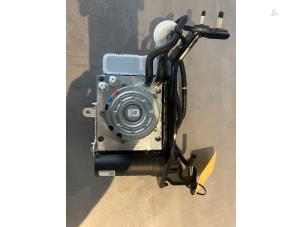 Luftpump (fjädring) från en Mercedes-Benz GLC (X254)  2024