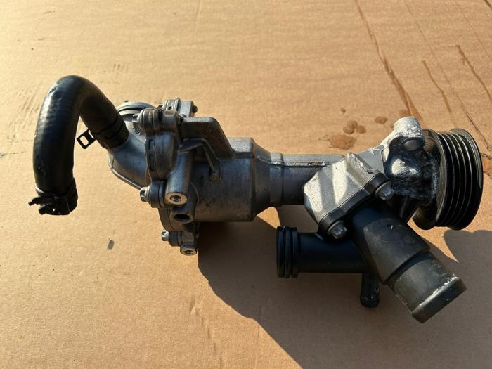 Begagnade Vattenpump Mercedes Diversen Pris € 100,00 Marginaltabell erbjuds av De Vogel Auto's B.V.