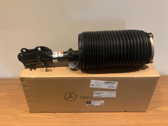 Nya Luftfjäder Mercedes V (447.8) Pris € 449,67 Inklusive moms erbjuds av De Vogel Auto's B.V.