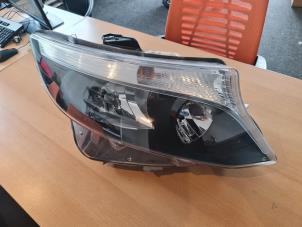 Usados Faro derecha Mercedes Vito (447.6) 2.2 116 CDI 16V Precio € 175,45 IVA incluido ofrecido por De Vogel Auto's B.V.