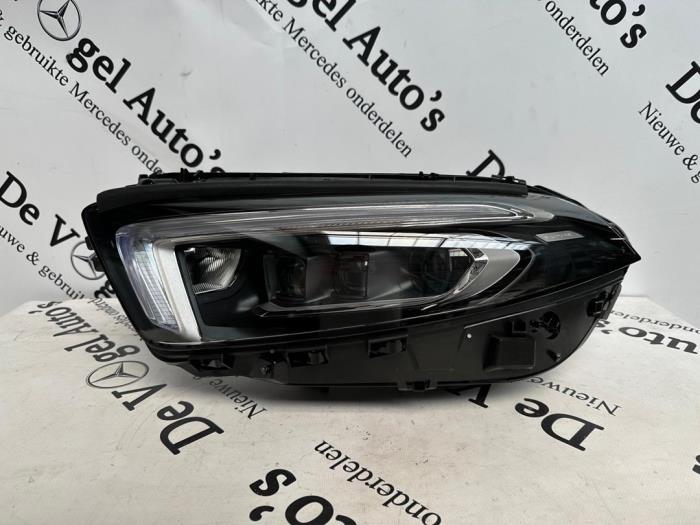 Używane Reflektor lewy Mercedes A (177.0) Cena € 906,90 Z VAT oferowane przez De Vogel Auto's B.V.