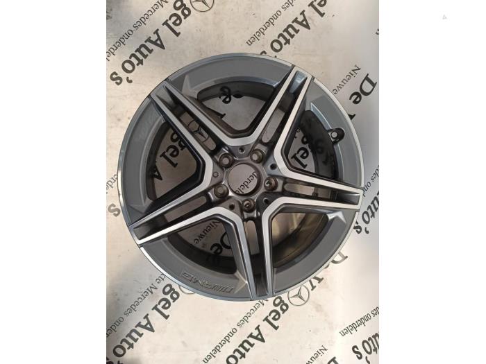 Begagnade Hjul Mercedes E (W213) E-300 2.0 Turbo 16V Pris € 302,50 Inklusive moms erbjuds av De Vogel Auto's B.V.