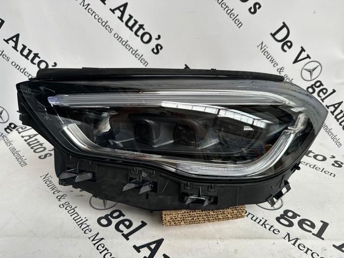 Używane Reflektor lewy Mercedes GLA (H247) 1.3 200 Turbo 16V Cena € 786,50 Z VAT oferowane przez De Vogel Auto's B.V.