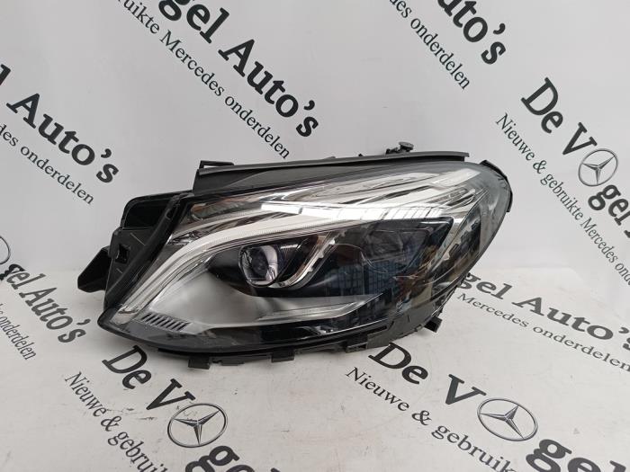 Używane Reflektor lewy Mercedes GLE (W166) 3.0 43 AMG V6 24V4-Matic Cena € 847,00 Z VAT oferowane przez De Vogel Auto's B.V.
