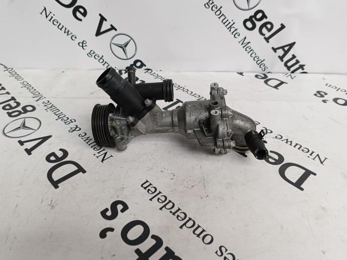 Używane Pompa wodna Mercedes A (177.0) 2.0 A-35 AMG Turbo 16V 4Matic Cena € 74,95 Procedura marży oferowane przez De Vogel Auto's B.V.