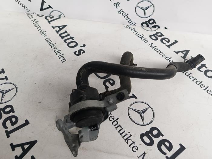 Nya Extra vattenpump Mercedes A (W176) 1.6 A-200 16V Pris € 36,30 Inklusive moms erbjuds av De Vogel Auto's B.V.