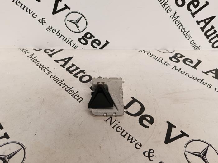 Gebrauchte ACC Sensor (Entfernung) Mercedes C (W205) C-160 1.6 16V Preis € 75,00 Margenregelung angeboten von De Vogel Auto's B.V.