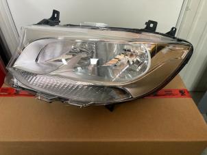 Neuf Phare gauche Mercedes Sprinter 3,5t (907.6/910.6) 316 CDI 2.1 D RWD Prix € 302,50 Prix TTC proposé par De Vogel Auto's B.V.