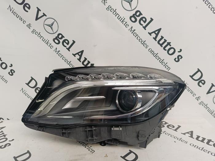 Używane Reflektor lewy Mercedes GLA (156.9) 2.0 250 Turbo 16V 4-Matic Cena € 450,00 Procedura marży oferowane przez De Vogel Auto's B.V.