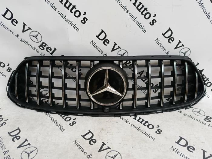Begagnade Grill Mercedes GLC (X254) 2.0 400e 16V 4-Matic Pris € 459,80 Inklusive moms erbjuds av De Vogel Auto's B.V.