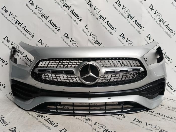 Usados Parachoques Mercedes GLA (H247) 2.0 35 AMG Turbo 16V 4-Matic Precio € 968,00 IVA incluido ofrecido por De Vogel Auto's B.V.