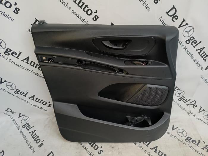 Usados Tapizado de puerta de 2 puertas izquierda Mercedes Vito (447.6) 2.0 116 CDI 16V Precio € 102,85 IVA incluido ofrecido por De Vogel Auto's B.V.
