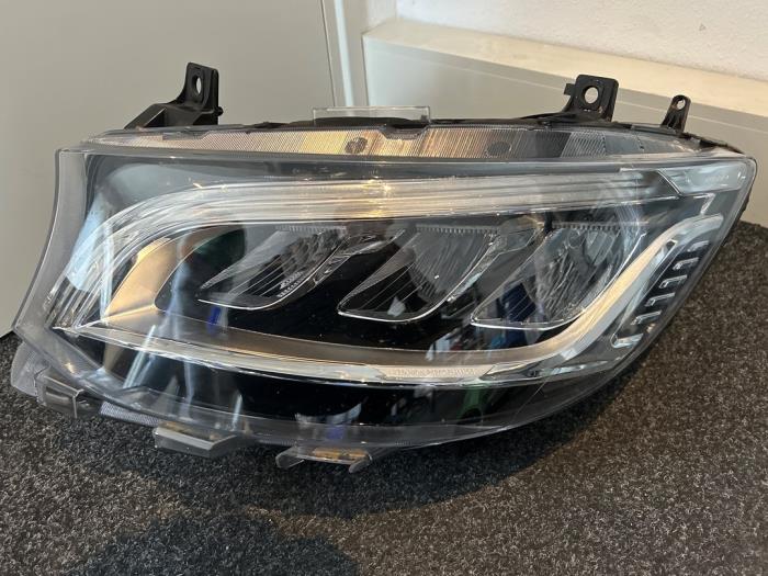 Gebrauchte Scheinwerfer links Mercedes Sprinter 3,5t (907.6/910.6) Preis € 907,50 Mit Mehrwertsteuer angeboten von De Vogel Auto's B.V.
