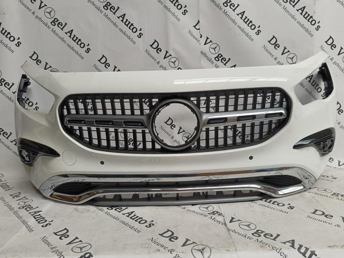 Begagnade Främre stötfångare Mercedes GLA (H247) 1.3 250 e Turbo 16V Pris € 968,00 Inklusive moms erbjuds av De Vogel Auto's B.V.