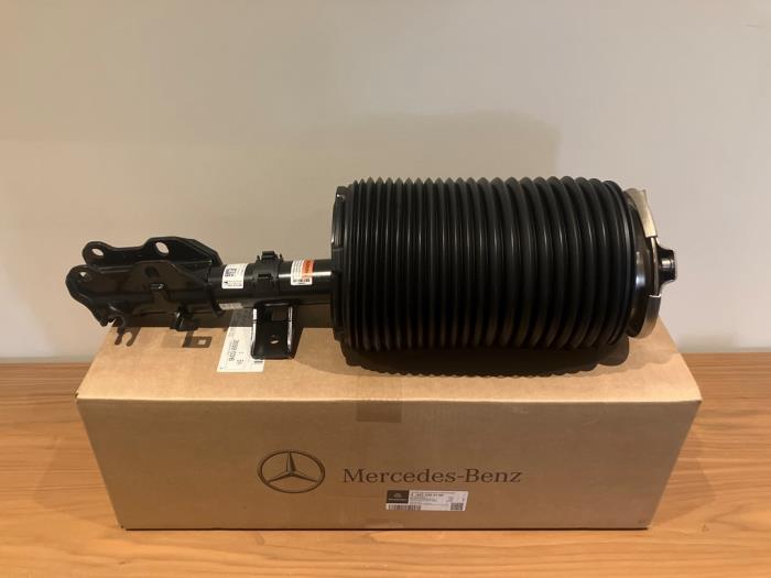 Nowe Miech Mercedes V (447.8) Cena € 484,15 Z VAT oferowane przez De Vogel Auto's B.V.