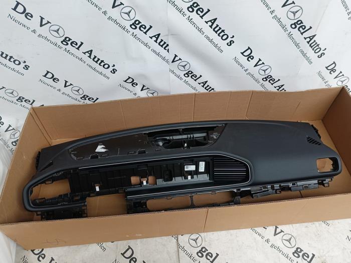 Nowe Panel Mercedes GLE (V167) 400d 2.9 4-Matic Cena € 968,00 Z VAT oferowane przez De Vogel Auto's B.V.