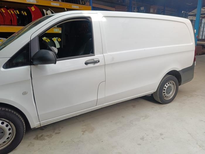 Begagnade Dörr, 2-dörrars, vänster Mercedes Vito (447.6) 2.0 114 CDI 16V Pris € 302,50 Inklusive moms erbjuds av De Vogel Auto's B.V.