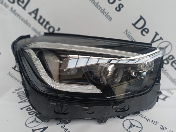 Używane Reflektor prawy Mercedes GLC Coupe (C253) 2.0 300 16V EQ Boost 4-Matic Cena € 968,00 Z VAT oferowane przez De Vogel Auto's B.V.