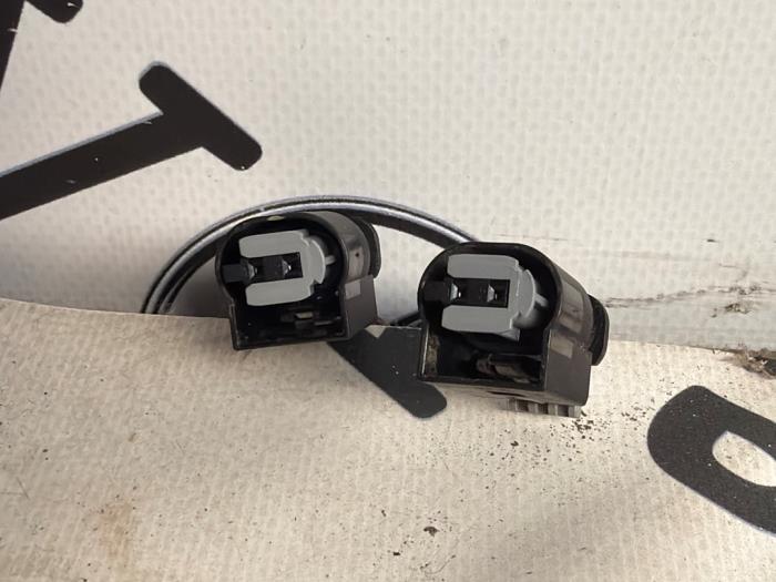 Headlight wiring loom