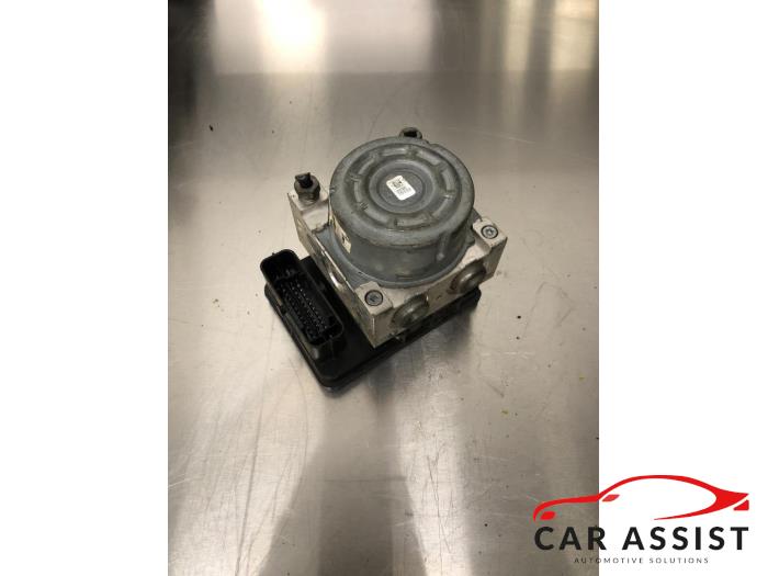 Używane Pompa ABS Ford Rózne Cena na żądanie oferowane przez Car Assist