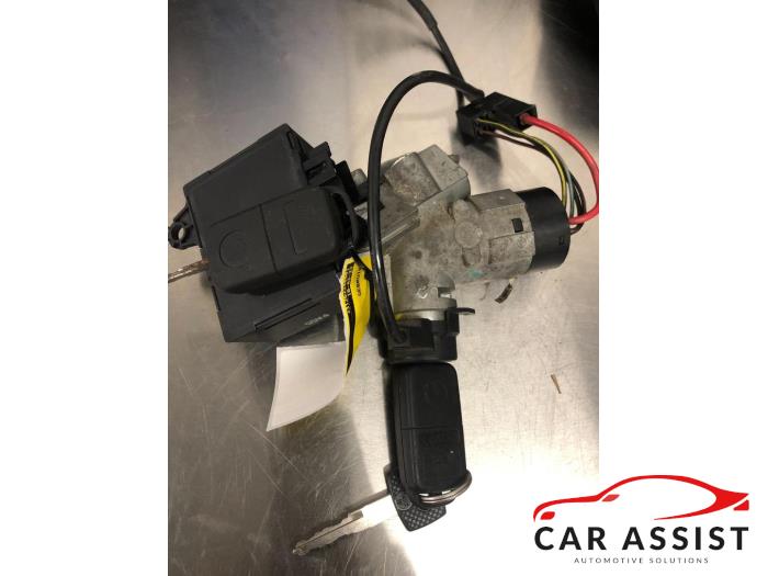 Używane Stacyjka + Kluczyk Mercedes Vito Cena na żądanie oferowane przez Car Assist