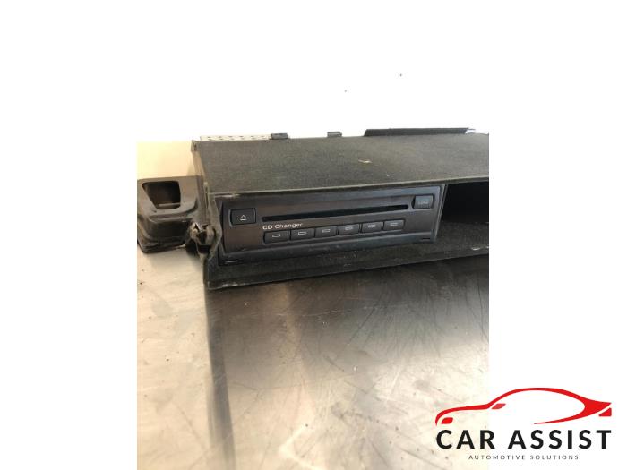 Używane Zmieniarka CD Audi A1 Cena € 40,00 Procedura marży oferowane przez Car Assist