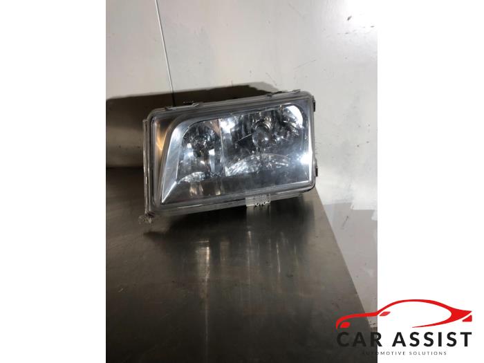 Używane Reflektor lewy Mercedes 190E/D Cena € 50,00 Procedura marży oferowane przez Car Assist